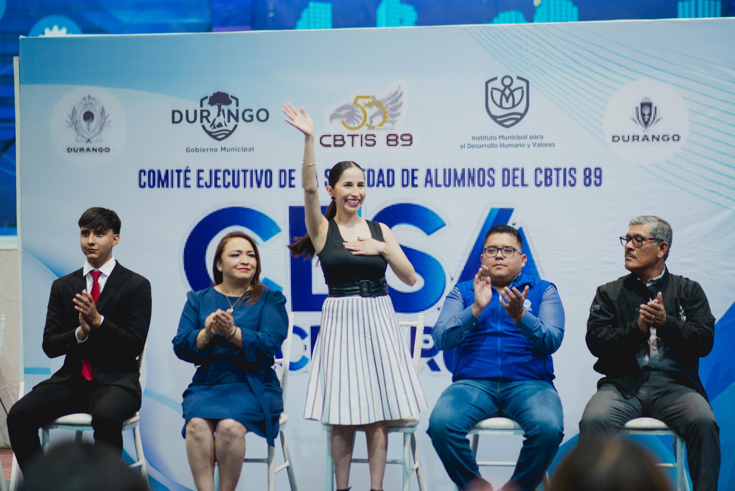 Grecia Hernández tomó protesta en la Sociedad de Alumnos del CBTIS 89 y acompañó a estudiantes de ByCENED y de la asociación ANECPAP, reafirmando el compromiso con el liderazgo juvenil y la participación estudiantil. 🚀🙌

📍 CBTIS 89 📚
📍 ByCENED 🎓
📍 ANECPAP ⚖️

El compromiso de las y los jóvenes es clave para construir un mejor futuro. ¡Felicidades a todas y todos por este gran paso! 🔥🎉